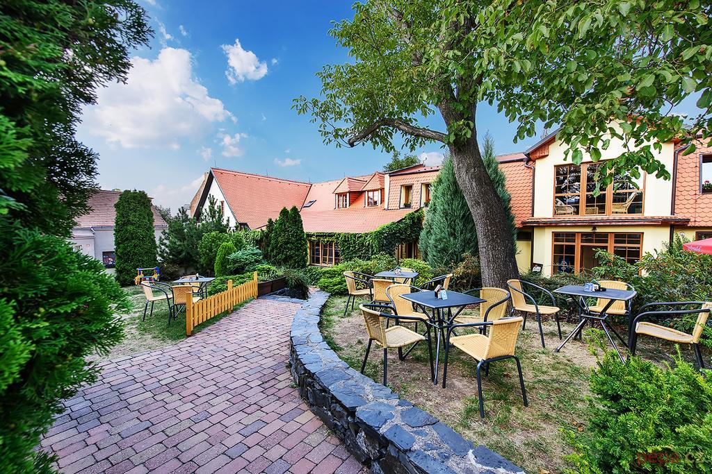 Restaurace A Penzion U Palecku Skuteč Zewnętrze zdjęcie